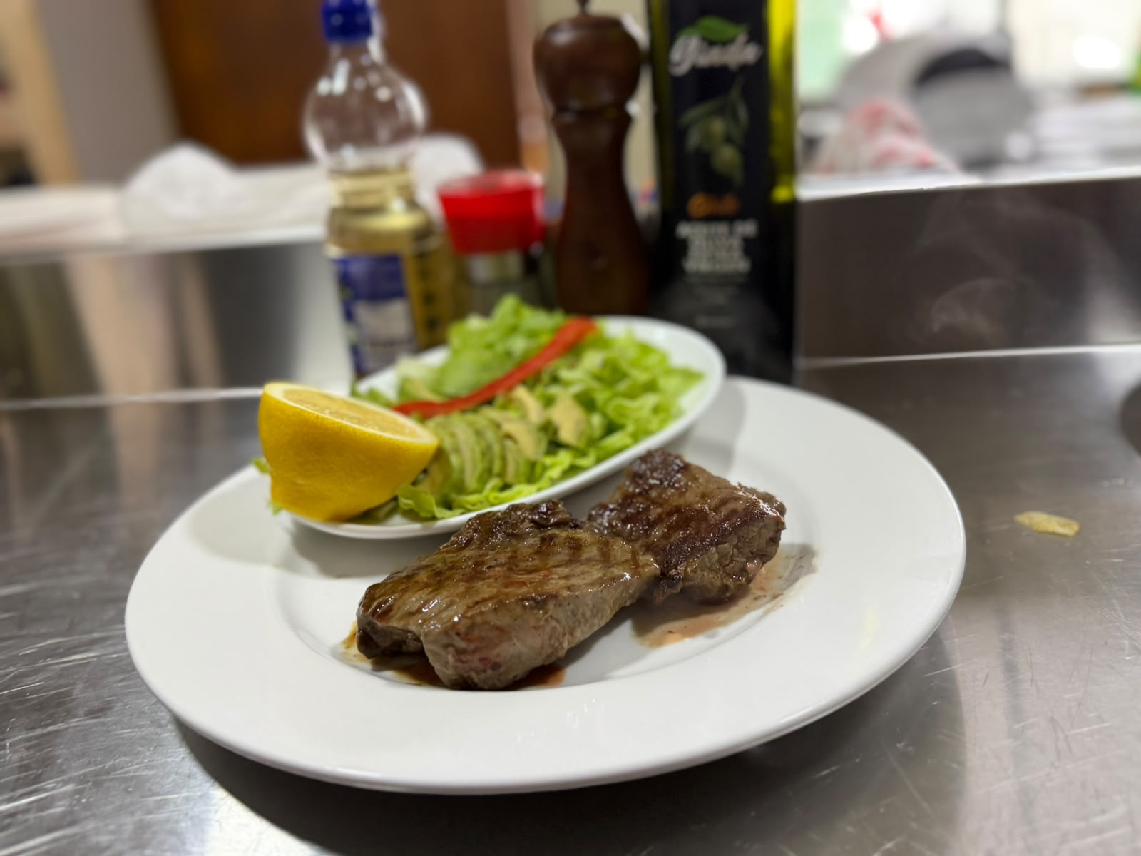 Ensalada palta y bife